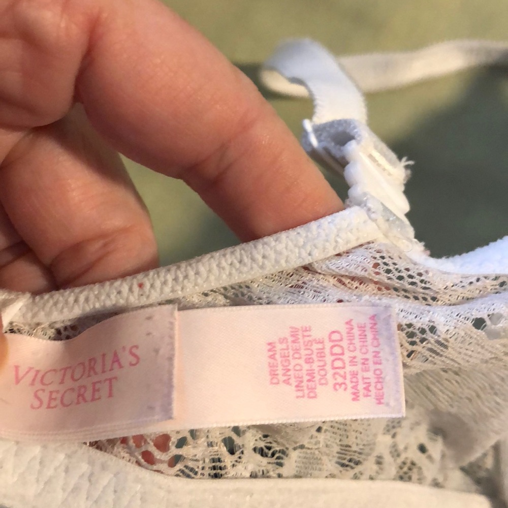 Bras - Picture 4 of 8